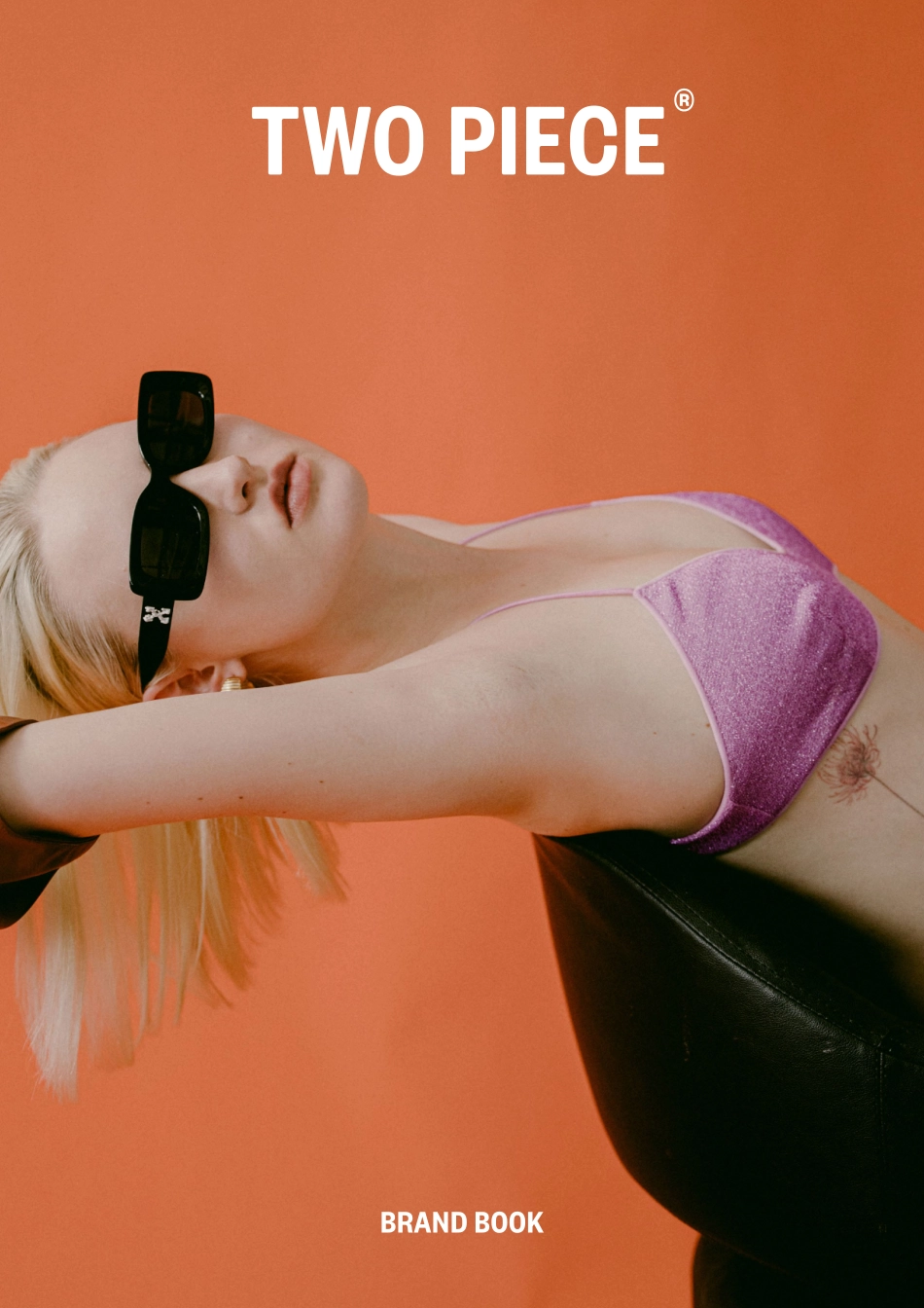 TWO PIECE 内衣品牌手册_第1页