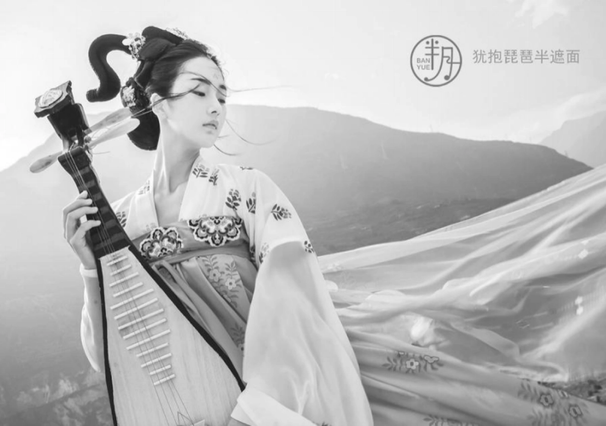 半月·香薰包装彩妆产品设计方案_第2页