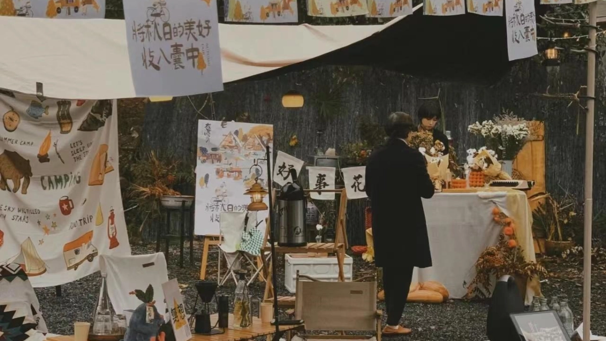 【合集】2023适合各行业户外集市摊位氛围布置灵感图集方案_第9页