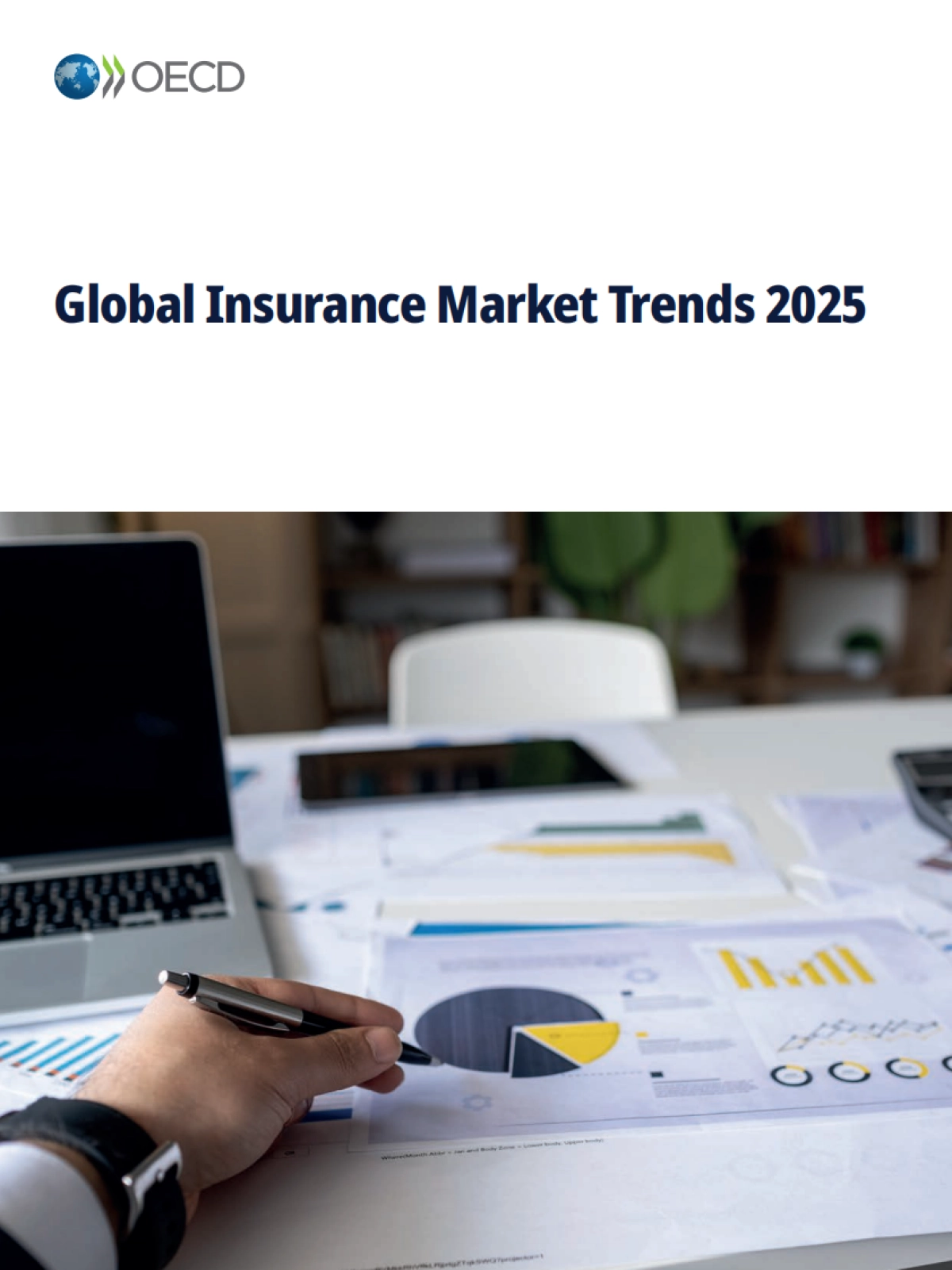 2025年全球保险市场趋势报告（英文版）-OECD经合组织_第1页