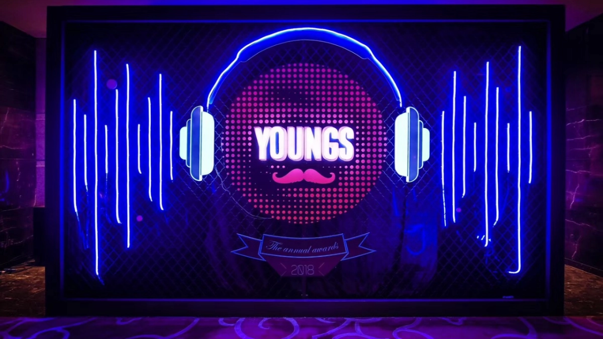 2023活动造势赛博朋克元宇宙潮流创意氛围包装形式大合集_第9页